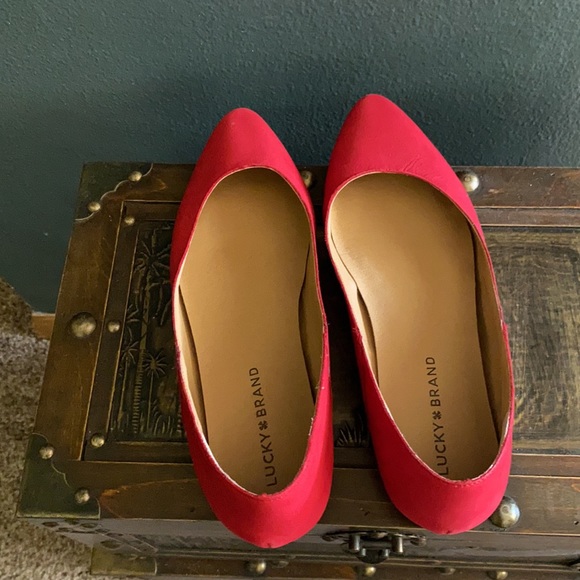 Beautiful red wedge shoes by  Lucky & Brand - Picture 2 of 4